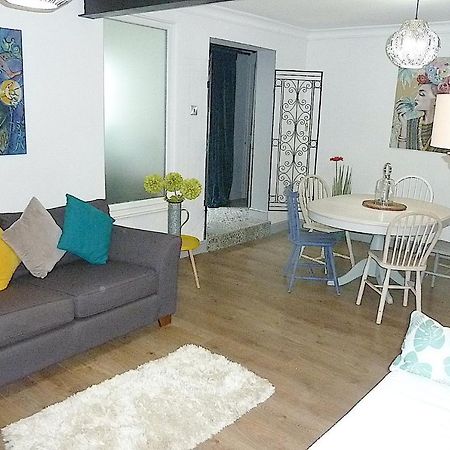 A Wonderful Place In The Hub Of The City, Yet On The Edge Of The Countryside Salisbury Ngoại thất bức ảnh