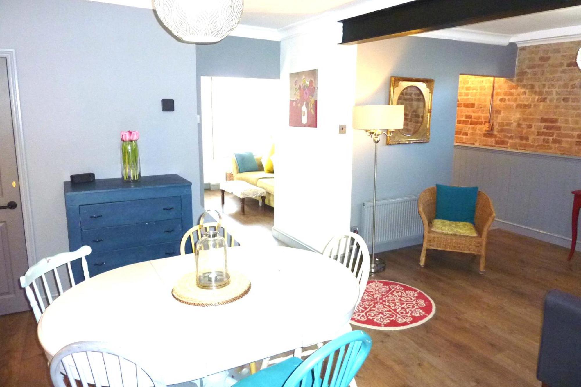 A Wonderful Place In The Hub Of The City, Yet On The Edge Of The Countryside Salisbury Ngoại thất bức ảnh